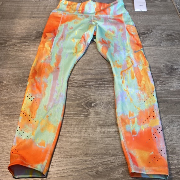 NWT Women’s Nike Epic Luxe Leggings Size Small - Picture 2 of 9